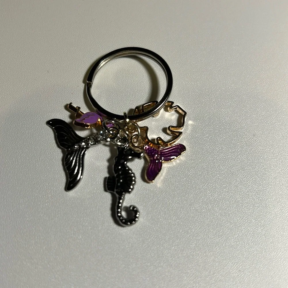 Silver keychain with charms‎